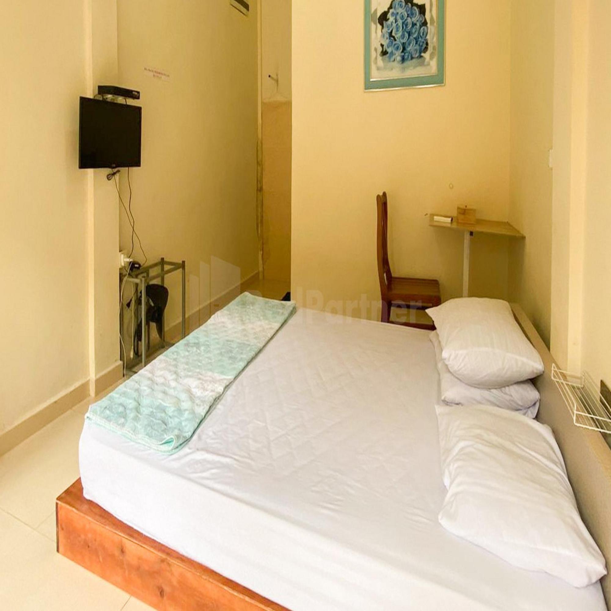 Wisma Pinggir Mitra Reddoorz Танджунгпинанг Экстерьер фото