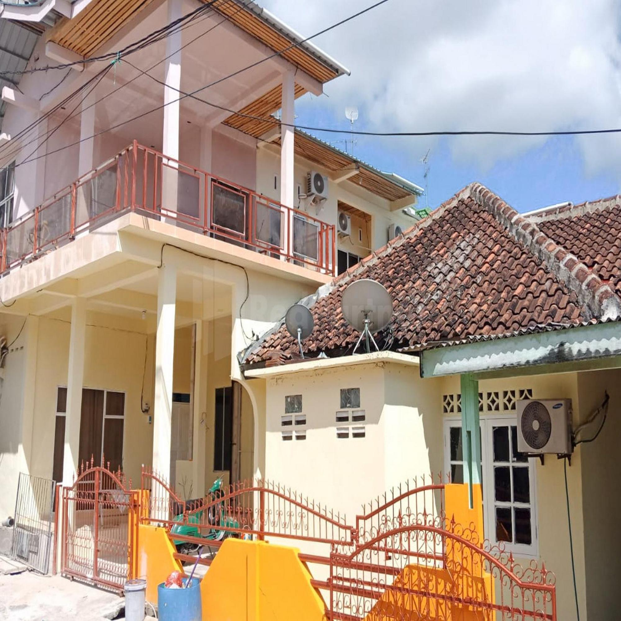 Wisma Pinggir Mitra Reddoorz Танджунгпинанг Экстерьер фото